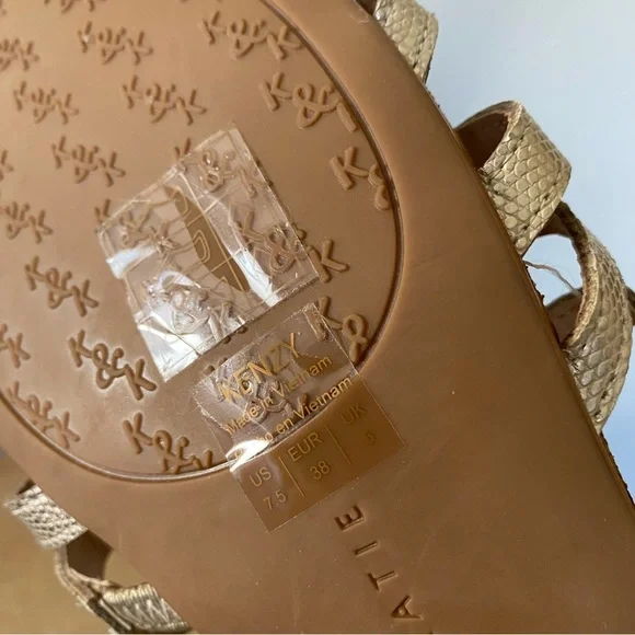 NEW Kelly & Katie Kenzy Gold Sandals - Picture 6 of 9